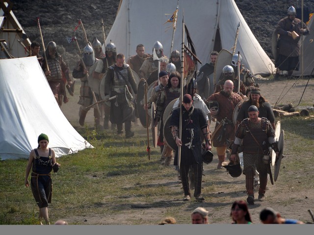 Podróż o 1000 lat wstecz w wolińskim skansenie Bitwa Słowian i wikingów jak co roku była kulminacyjnym punktem programu największej imprezy odtwórców średniowiecza w Europie.
