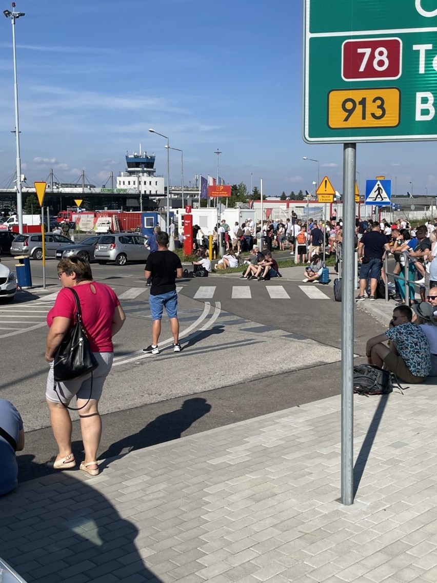 Lotnisko w Pyrzowicach ewakuowane.