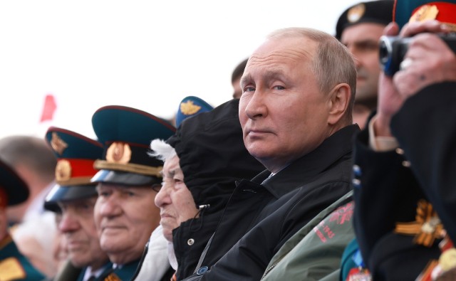 Według Władimira Putina, rosyjskie wojska na Ukrainie walczą o ludność Donbasu oraz o bezpieczeństwo samej Rosji. "Teraz w dzisiejszych czasach walczycie o nasz naród w Donbasie, o bezpieczeństwo naszej Ojczyzny – Rosji" – mówił Putin.
