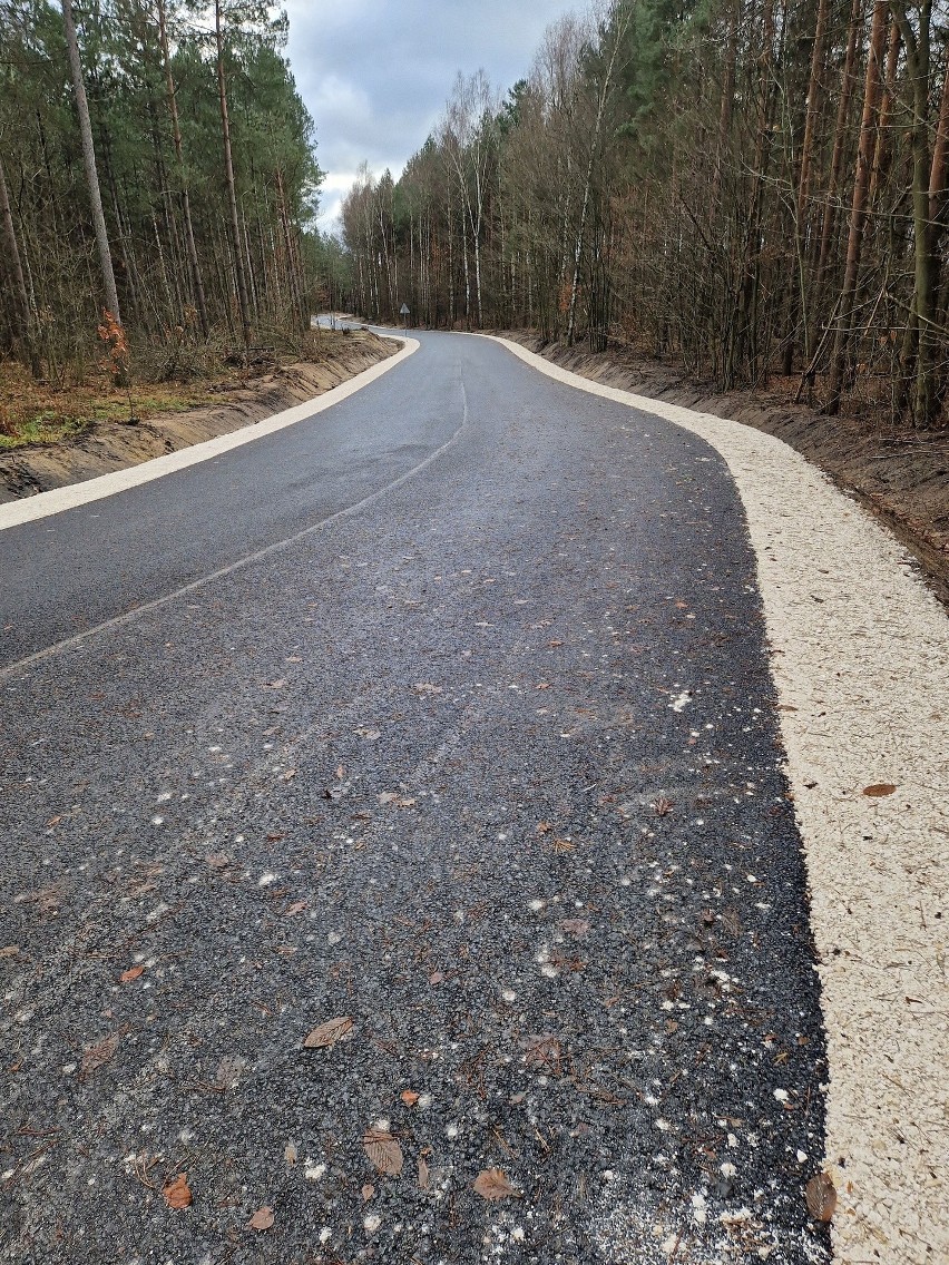 Otwarto przebudowaną drogę powiatową w Woli Wiśniowej. To ważny skrót do drogi wojewódzkiej