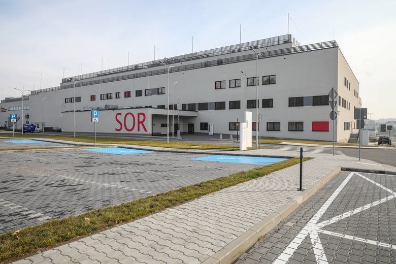 Kornawirus. Szpital Uniwersytecki w Krakowie zamknął cztery oddziały i stację dializ. U czterech pracowników wykryto wirusa