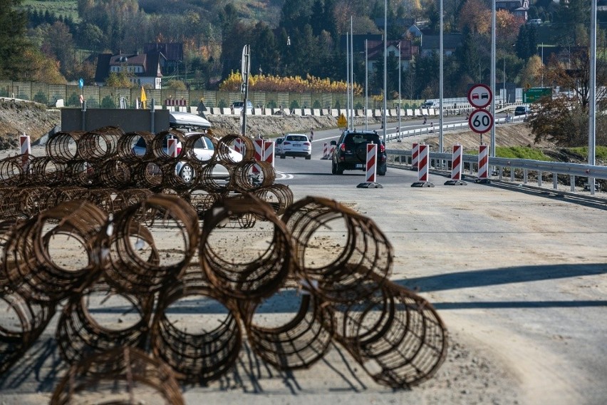 Budowa zakopianki. Kierowcy już jadą po fragmencie nowej trasy [ZDJĘCIA]