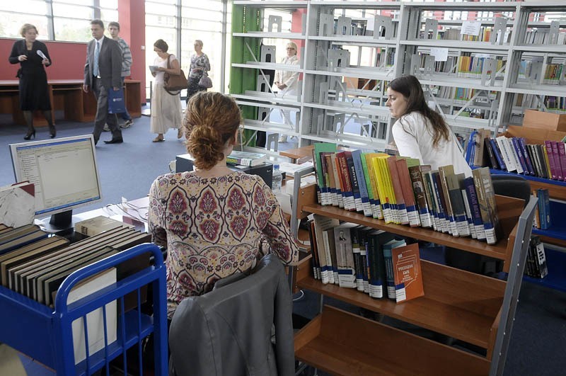 Bydgoscy radni zwiedzali bibliotekę UKW