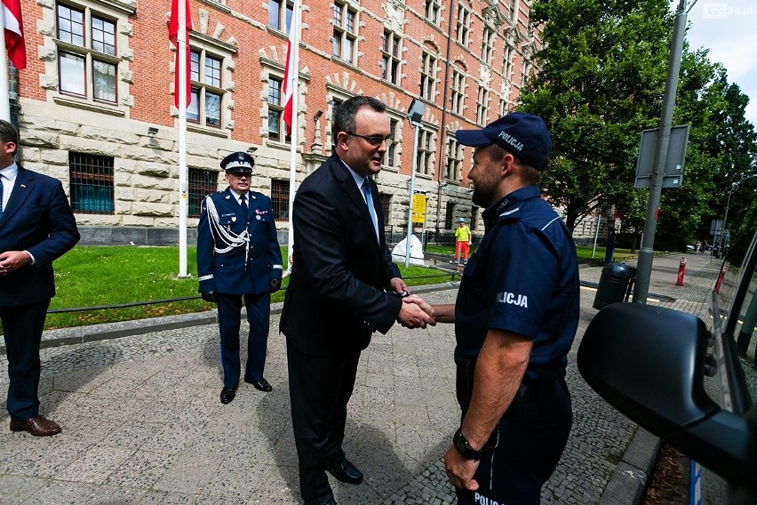Ślubowanie nowych policjantów oraz wręczenia odznaczeń i medali w Urzędzie Wojewódzkim w Szczecinie