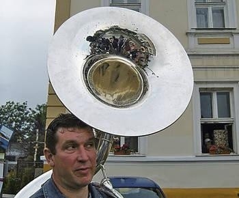 Tuba w orkiestrze dętej z Sułkowic znajduje się w doskonałej formie. Gorzej z klarnetami. Fot. Maciej Hołuj
