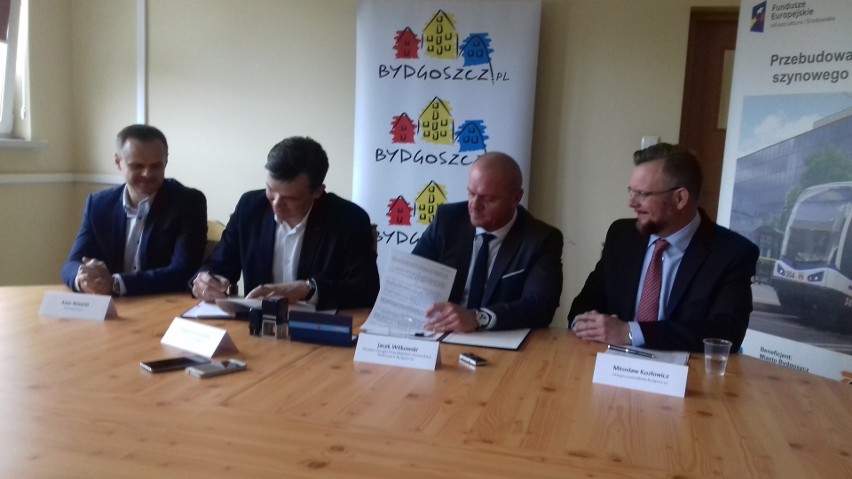 W piątek podpisano umowę na przebudowę ulicy Bydgoskiej w...