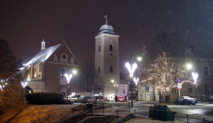 Pierwszy śnieg i świąteczne ozboby w Rzeszowie.