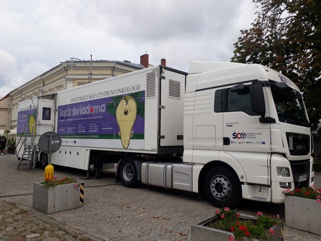 Cyto Maniek czyli cytomammobus Świętokrzyskiego Centrum Onkologii będzie dyżurował w pierwszej połowie września w Oleśnicy, Łubnicach, Połańcu, Bogorii, Osieku i Rytwianach. Mieszkanki tych miejscowości mogą wykonać bezpłatne badania profilaktyczne: mammografię i cytologię.