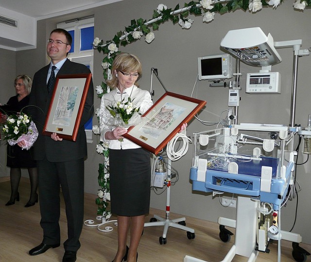Od prawej: Elżbieta Kasprzak i Jacek Siwulski z dyrekcji stargardzkiego szpitala oraz Katarzyna Oronowicz, naczelny lekarz.