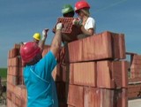 Ksiądz buduje domy dla biednych w Rumunii 