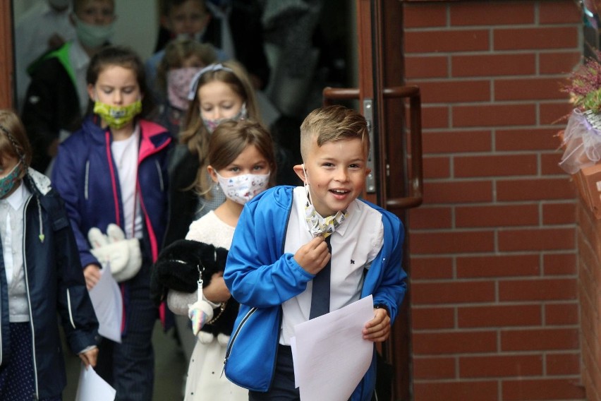 Stypendium szkolne to pomoc przyznawana uczniom znajdującym...