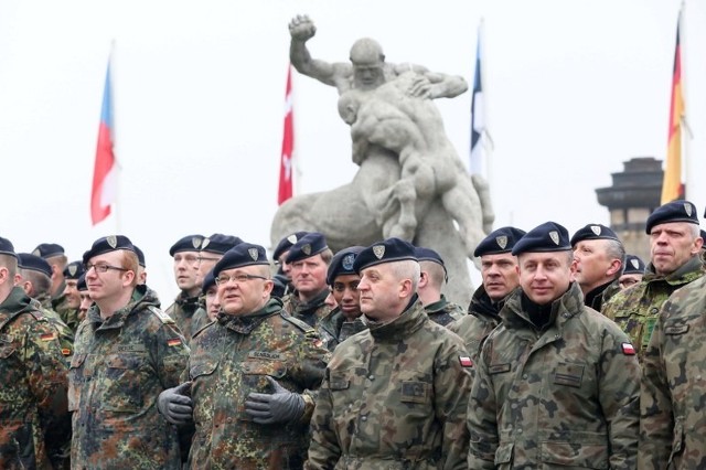 Parada Korupusu NATO na Wałach Chrobrego 