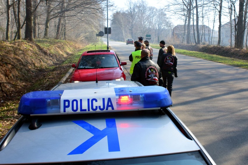 Motocykliści z Jedlicza i Leska wspólnie z policją zorganizowali akcję "Patrz w lusterka motocykliści są wszędzie" [ZDJĘCIA, WIDEO]