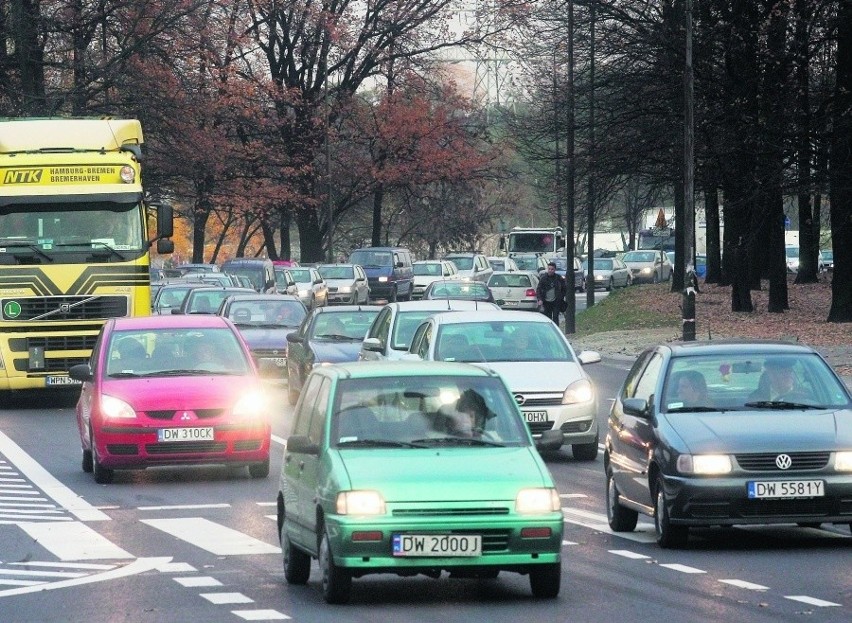 Największe kroki tworzyły się dzisiaj przy ul. Popowickiej