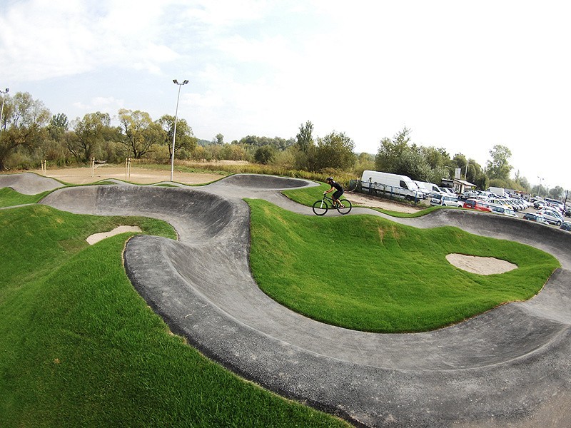 W Nowym Sączu powstał największy pumptrack w UE [ZDJĘCIA]