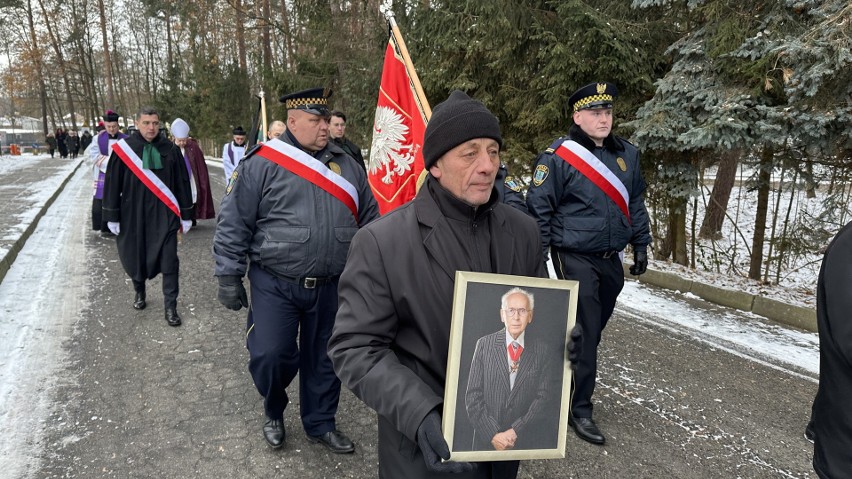 Ostatnie pożegnanie Waleriana Piotrowskiego, senatora, honorowego obywatela Zielonej Góry i województwa lubuskiego 