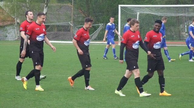 Rafał Serwaciński (drugi od prawej na pierwszym planie) przymierzany jest do Łódzkiego Klubu Sportowego.