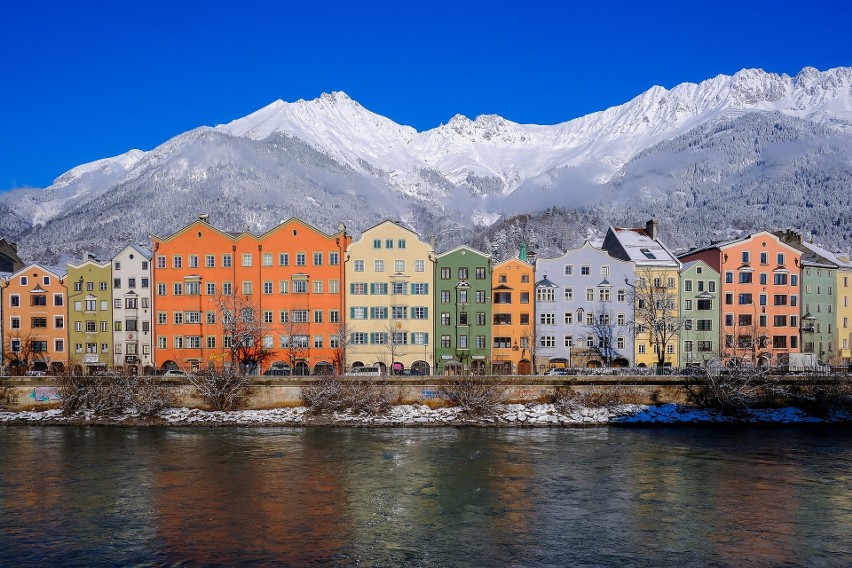 Kolorowe kamienice w Innsbrucku w Austrii