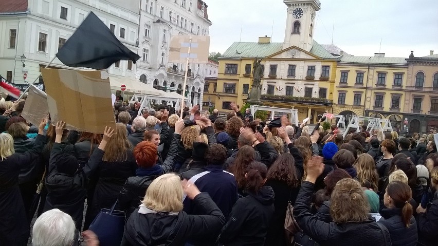 czarny protest w Cieszynie w czarny poniedziałek