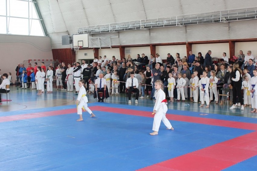 Uczennica szkoły w Aleksandrowie Ł. z czterema medalami Mistrzostw Polski w Karate