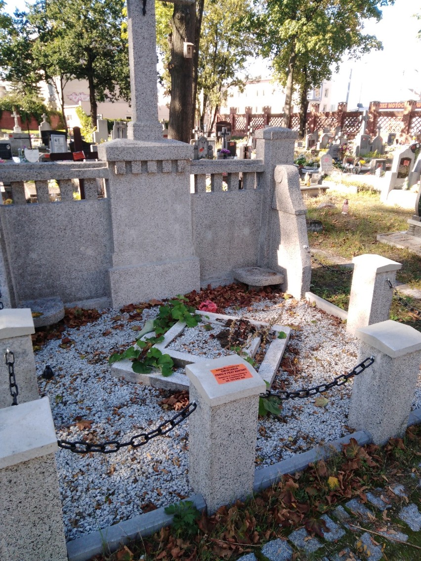 Groby na bydgoskim cmentarzu dostały "czerwone kartki". Mieszkańcy zaniepokojeni: To masowa likwidacja?