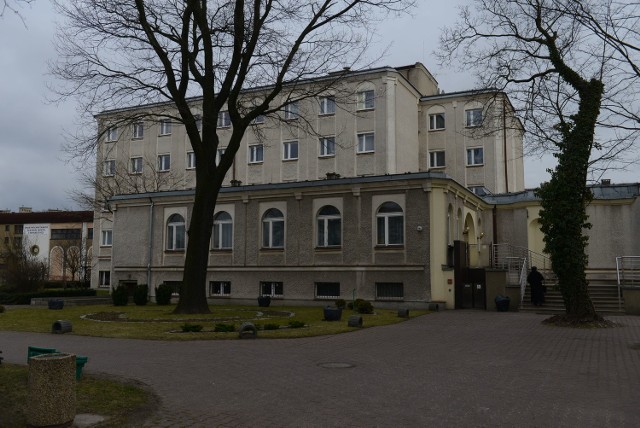 Klasztor zmartwychwstanek mieści się przy ul. Głogowskiej w Poznaniu. Siostry prowadzą też szkołę