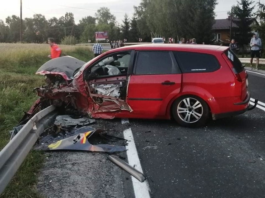 Groźny wypadek w Radoczy (pow. wadowicki). 8 osób rannych. Na miejscu lądował LPR [ZDJĘCIA]