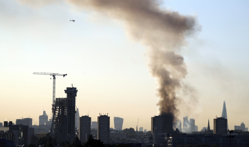 Wielka Brytania: Pożar wieżowca Grenfell Tower w Londynie, ofiary śmiertelne [ZDJĘCIA] [WIDEO]