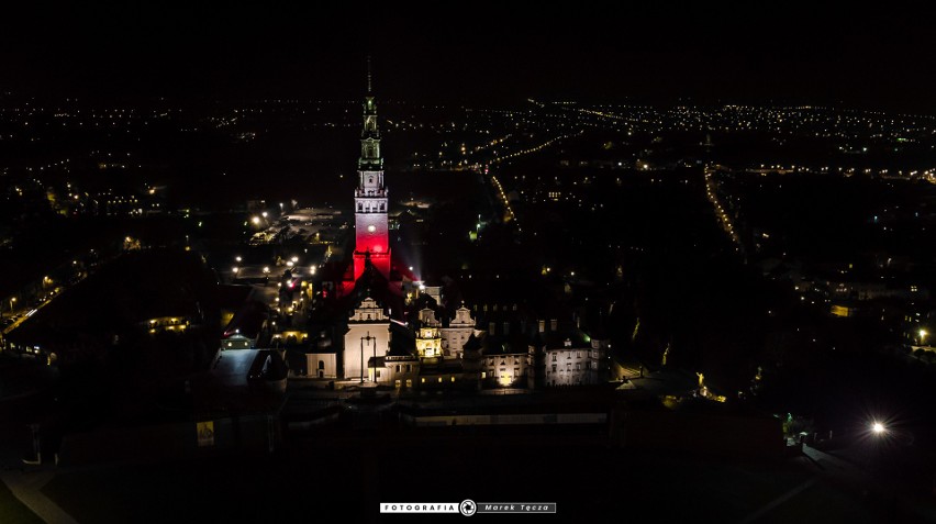 W Święto Niepodległości Jasna Góra zapłonęła biało-czerwono...