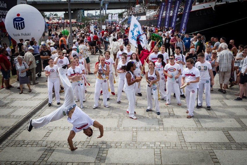 Huczna parada na zakończenie Dni Morza i Samba Port Festival [ZDJĘCIA]