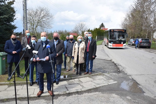 Konferencja prasowa radnych PiS, Regii Civitas, Nasz Przemyśla i radnej niezależnej oraz zarządu osiedla Lipowica w Przemyślu.