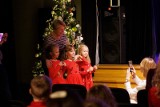 Przedszkolaki solo i w zespołach śpiewały w środę w Młodzieżowym Domu Kultury piosenki świąteczne. Nie zabrakło wzruszeń i zaskoczeń