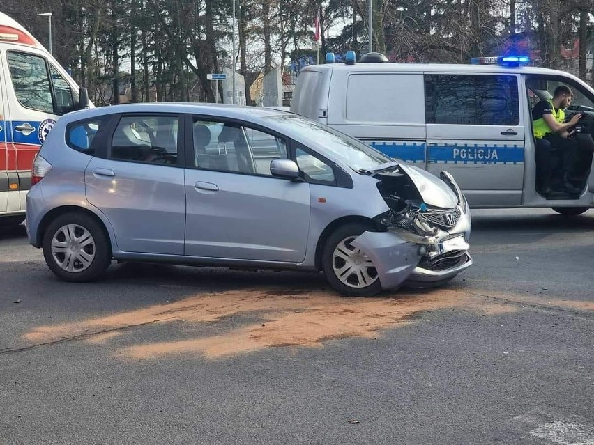 Trzy auta zderzyły się na skrzyżowaniu w Skwierzynie.