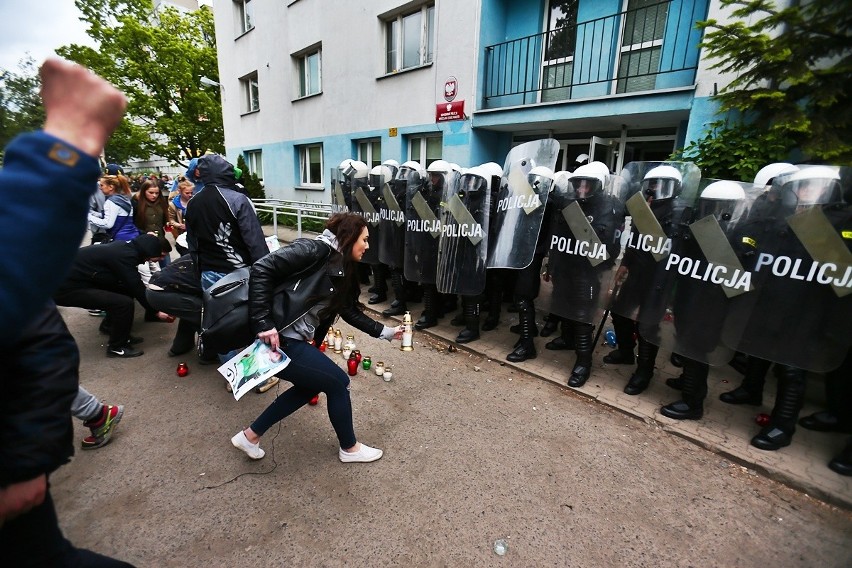 Protest przed komisariatem na Trzemeskiej we wtorek...