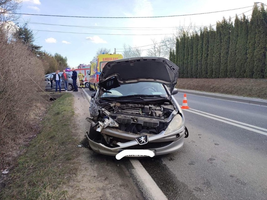 Wypadek w Cianowicach na drodze wojewódzkiej nr 794