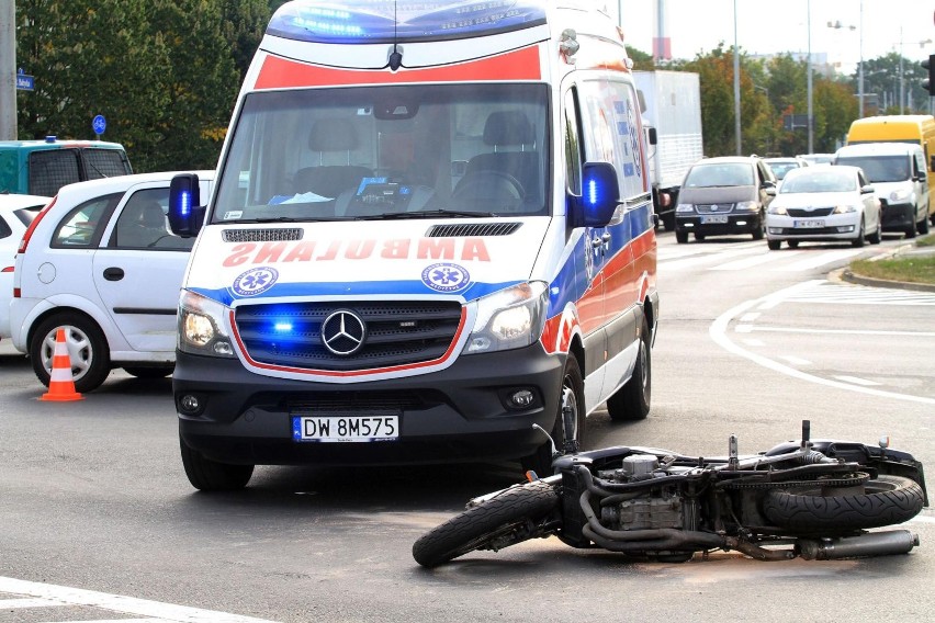 Pijany kierowca BMW zderzył się za motocyklistą. zdjęcia...