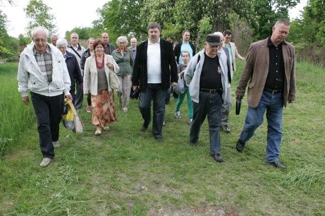 Ponad 20 osób przeszło wczoraj ostatnią drogą porucznika Hansa Hermana von Kattego.