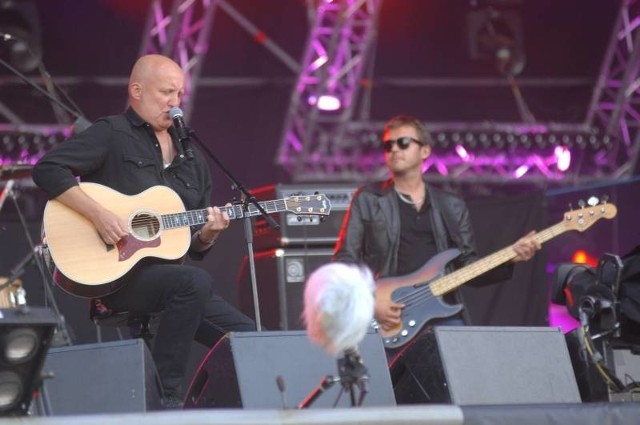 Piotr Bukartyk na dużej scenie Przystanku Woodstock 2012.
