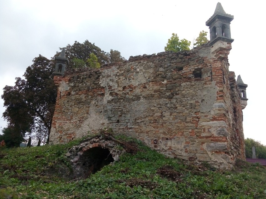 Ruiny we Włostowie staną się nową atrakcją turystyczną w powiecie opatowskim? [ZDJĘCIA]