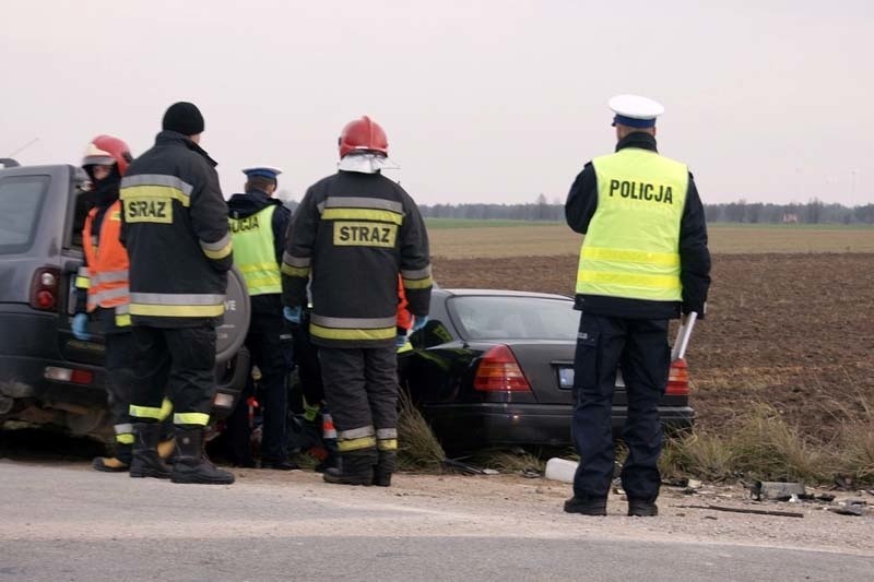W wyniku wypadku 58-letni kierowca mercedesa ranny trafił...