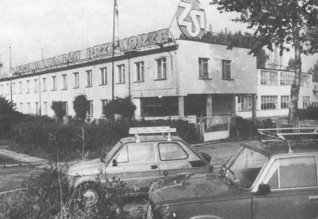 Kino "Sława", kwaszarnia, czy dawna Spółdzielnia Inwalidów. Przedstawiamy archiwalne zdjęcia Sławna, które udostępnił historyk Jan Sroka. W galerii można znaleźć m.in. zdjęcie rozlewni piwa i wód gazowanych przy ul. Kopernika. Obecnie w budynku znajduje się sklep. Ponadto zdjęcia przedstawiają również dawną siedzibę Wodociągów i Kanalizacji, Spółdzielnię Inwalidów, kino "Sława" i dawną gazownię. Zobacz także: Remont kościoła w Sławnie