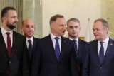 Prezydent zwołał RBN. Wśród zaproszonych m.in. Donald Tusk, Szymon Hołownia i Małgorzata Kidawa-Błońska