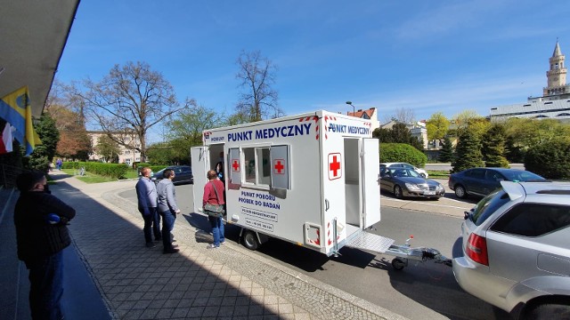Mobilny punkt medyczny przygotowany przez Bliss Polska z Lasowic Wielkich. Firma próbuje zainteresować nim służby medyczne i sanitarne.