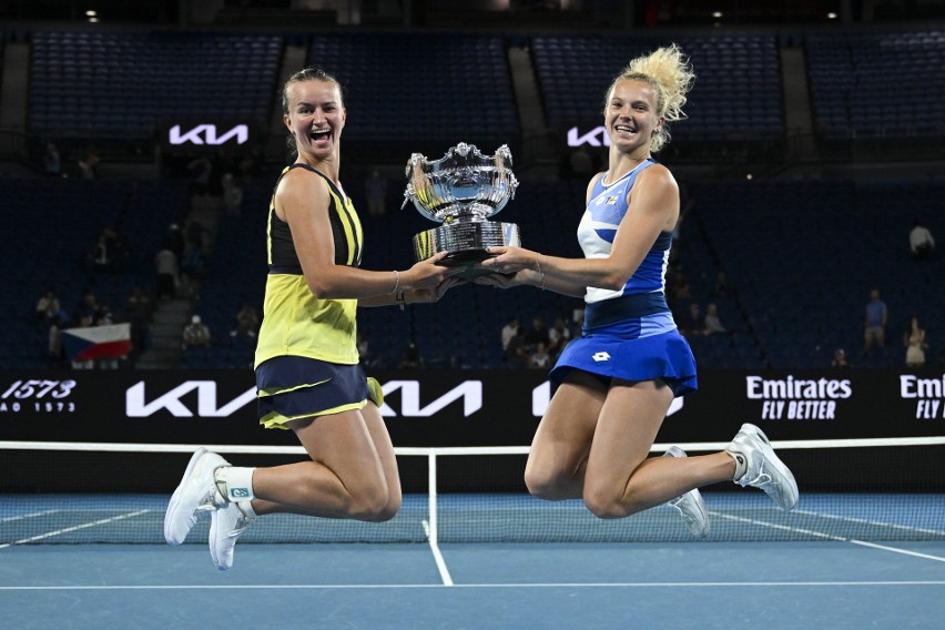 Barbora Krejcikova (z lewej) i Katerina Siniakova (z prawej)