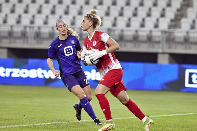 Oliwia Szperkowska podczas meczu eliminacji Ligi Mistrzyń: TME SMS - Anderlecht Bruksela