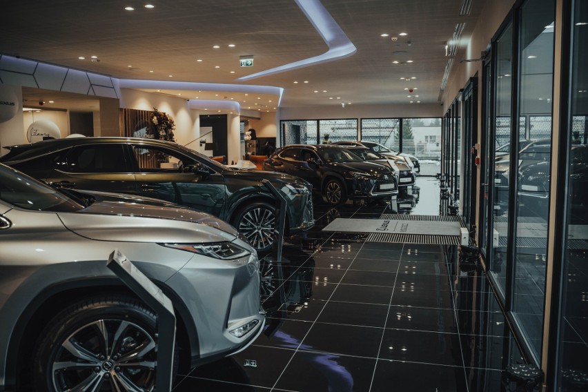 W Osielsku otwarty został nowy salon Lexusa.