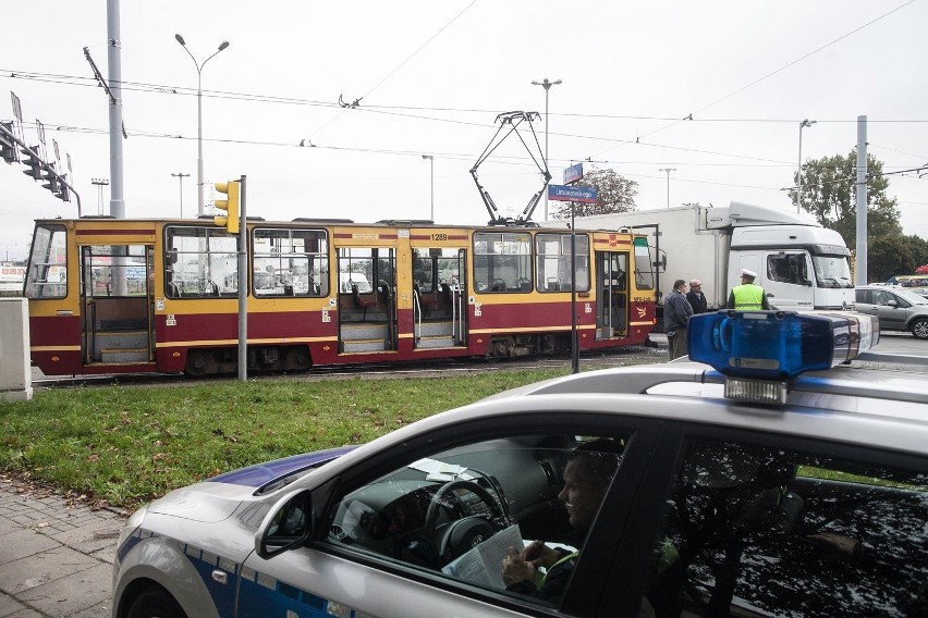 Wypadek tramwaju na Limanowskiego. 2 kobiety ranne [ZDJĘCIA]