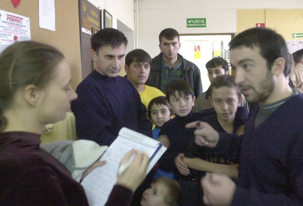 Czeczeni z białostockiego Ośrodka dla Uchodźców próbowali wczoraj tłumaczyć swoich rodaków, którzy w moskiewskim teatrze zatrzymali kilkaset osób:  - Oni chcą zmusić w końcu Rosjan do tego, by skończyła się ta straszna wojna