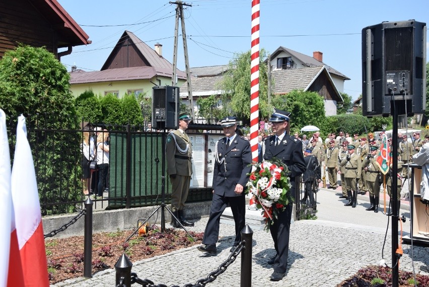 Hołd dla 30 ofiar pacyfikacji Radwanowic w miejscu kaźni hitlerowskiej. Wspomnienia bestialskiego mordu [ZDJĘCIA] 