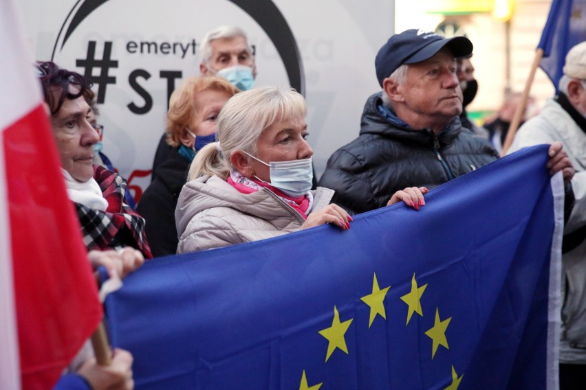  "My zostajemy w UE". W Lublinie, Chełmie i Puławach odbyły się protesty przeciwko wyrokowi Trybunału Konstytucyjnego 